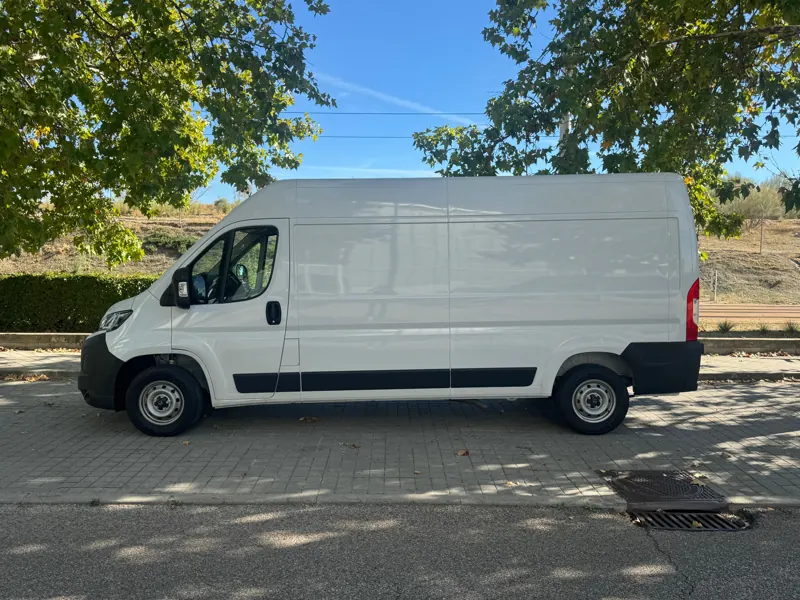 Furgoneta Citroën Jumper de MALDO vista de lado, versión larga y alta